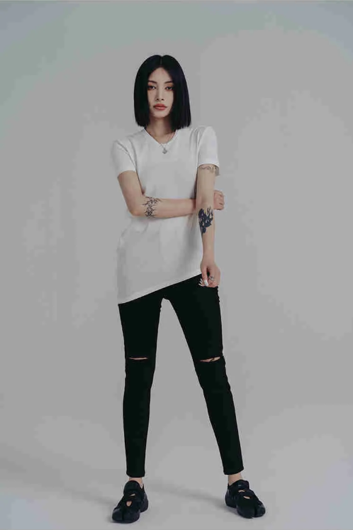 Wallcy Irregular Hem T-Shirt - White