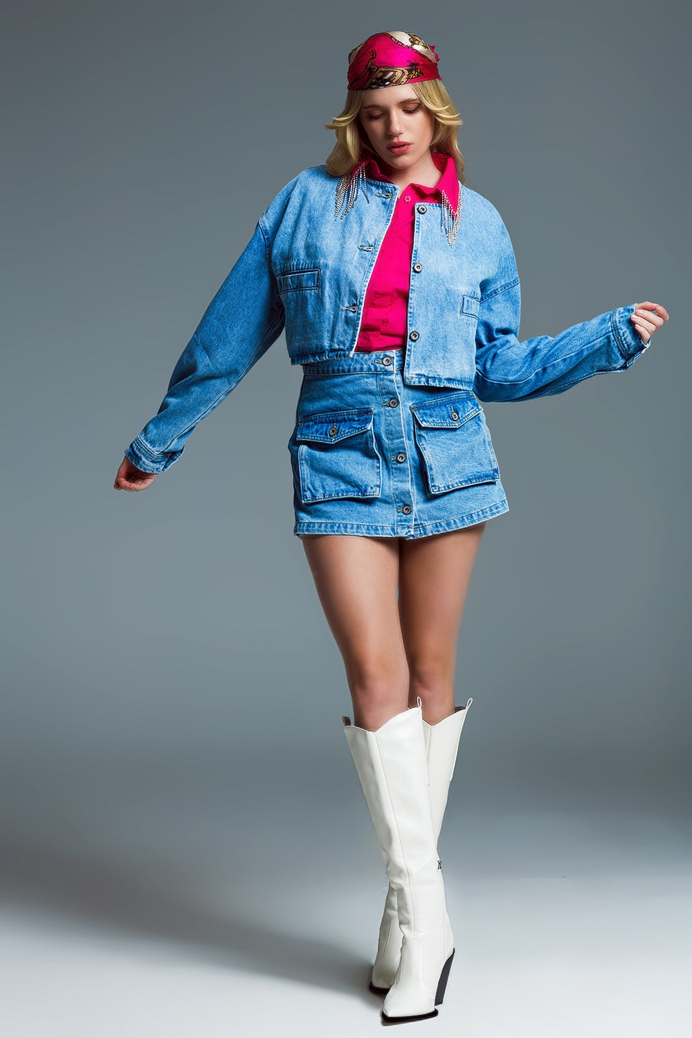 Cropped Relaxed Denim Jacket With Chest Welt Pockets in Light Wash