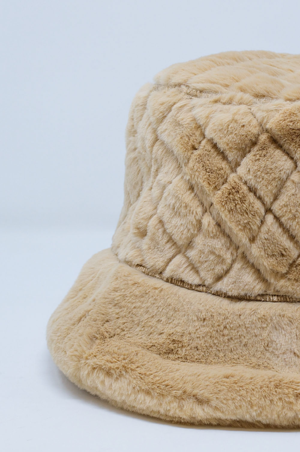 Quilted Bucket Hat in Beige Faux Fur
