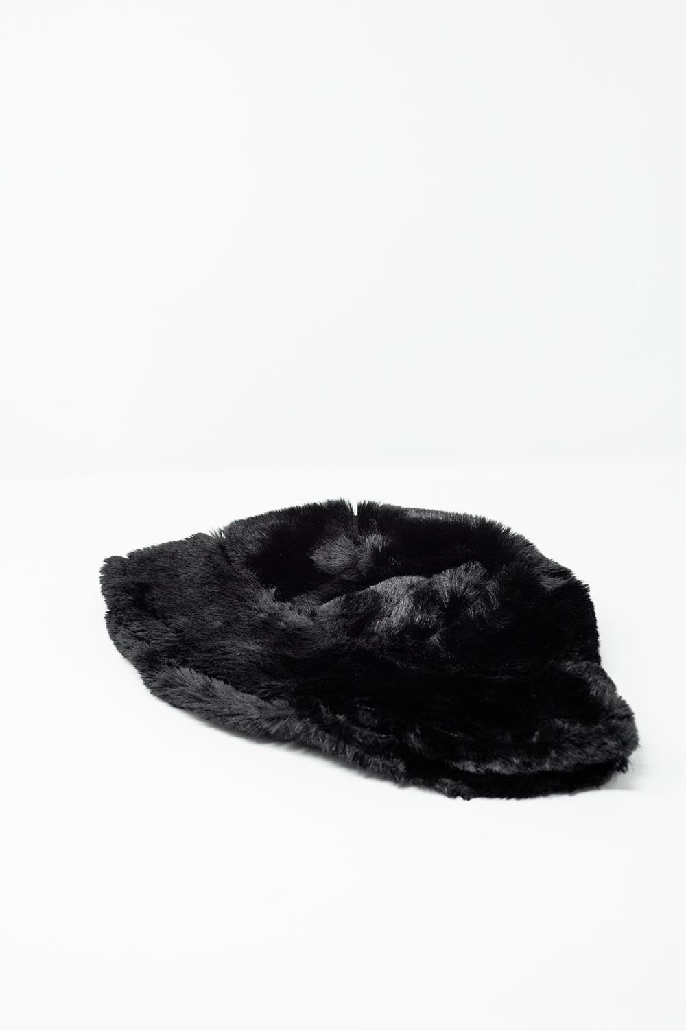 Reversible Bucket Hat in Black With Teddy Turn Up